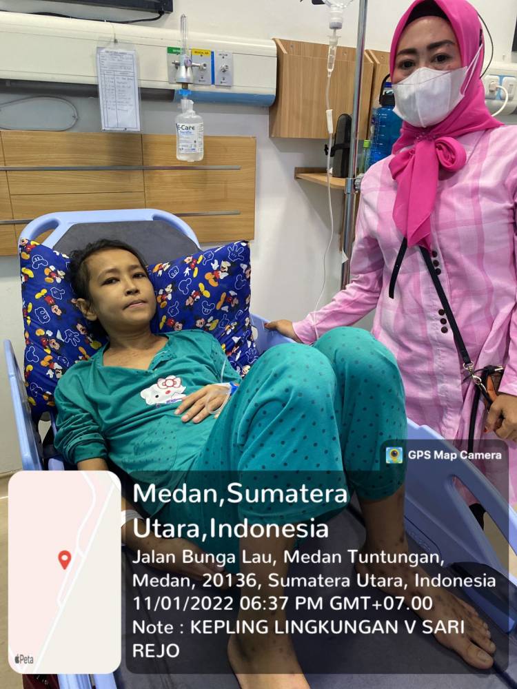 Wujud Kepedulian Polri, Bhabinkamtibmas Polsek Medan Baru Antarkan Warga Binaan Berobat ke Rumah Sakit