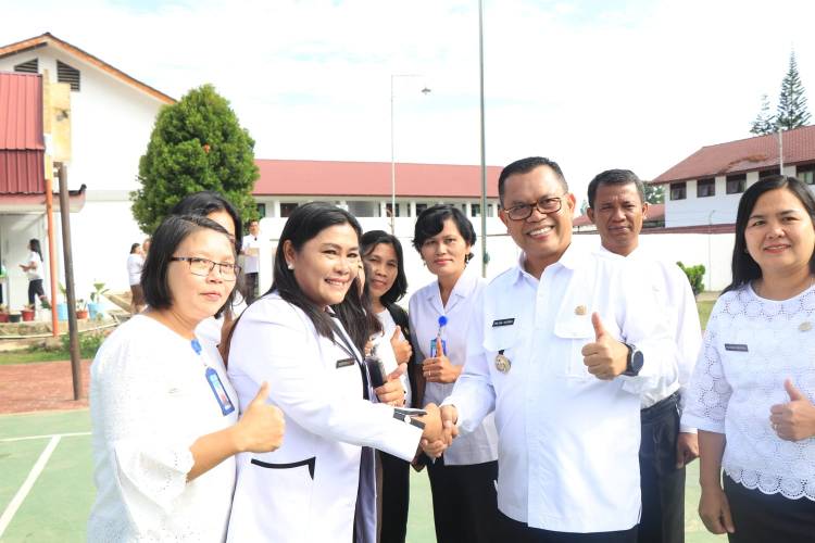 Bupati Toba Memotivasi Para Pelajar SMA Negeri 2 Balige