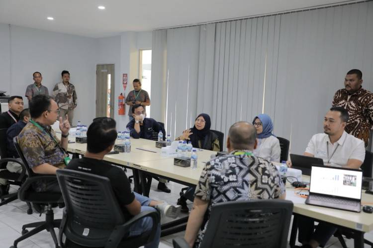 Pastikan Ekosistem Kendaraan Listrik Di Sumatera Utara, Direktur Niaga PT PLN (Persero) Kunjungi PT Grab Indonesia
