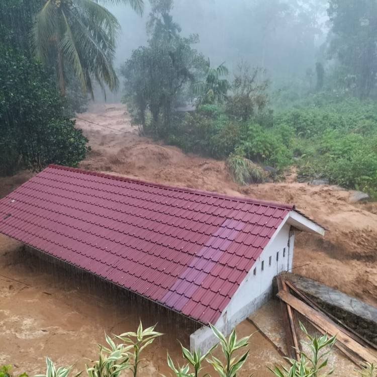 MCK Di Desa Aek Baru Jae Porak Poranda Akibat Terjangan Banjir Bandang