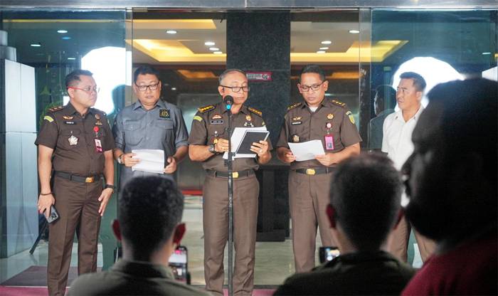 Kejati Sulsel Tahan 2 Tersangka Dugaan Korupsi Pada PT SI Cabang Makassar Tahun 2019-2020