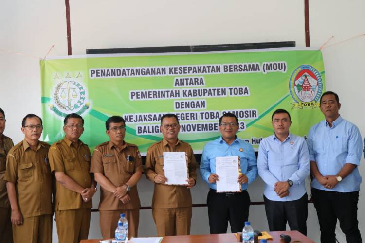 Teken MoU bersama Kejari Toba Samosir,Bupati Toba Berharap Persoalan Hukum Segera Tuntas