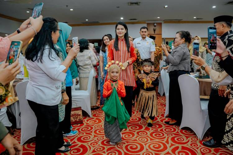 Buka Sosialisasi Transisi PAUD ke SD, Ny Kahiyang Ayu: Hindari Terjadinya Stres Pada Anak
