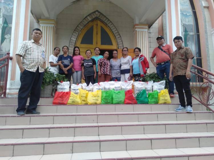 Sambut Nataru, Perumda Tirtauli Berbagi Bingkisan Natal