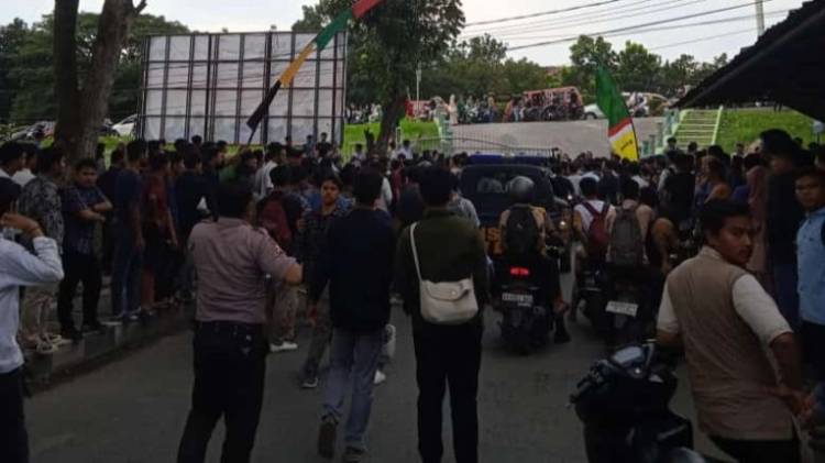 Kampus  UINSU Diserang Mahasiswa Nommensen, Korban Luka-luka, Motor Dirusak