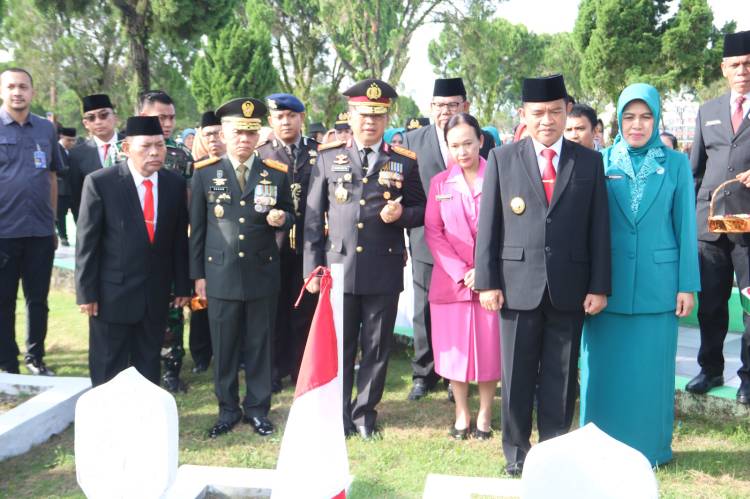 Peringati Hari Pahlawan Ke-78, Kakanwil Kemenkumham Sumut Hadiri Upacara dan Ziarah di TMP Bukit Barisan