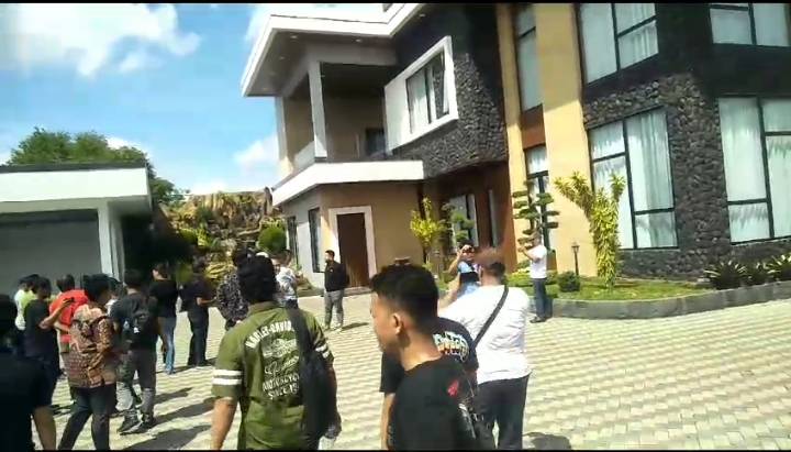 Sebelum ditangkap, Polisi Geledah Rumah Samsul Tarigan