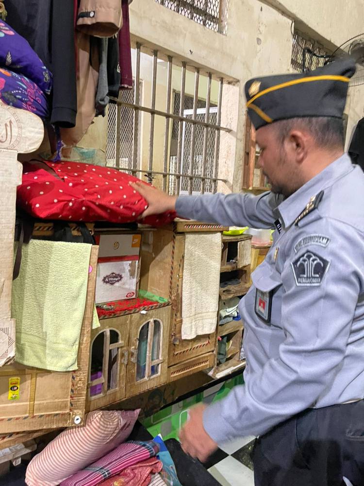 Lapas Pemuda Kelas III Langkat Gelar Razia Blok Hunian "Barang Bukti Temuan Razia Langsung Di Musnahkan"
