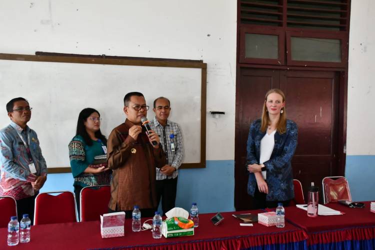 Konsulat Amerika Untuk Sumatera Beri Motivasi Untuk Siswa dan Guru di Toba