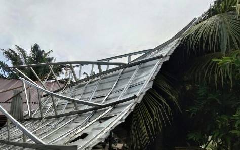 Tiga Rumah Di Desa Pondok Batu Kecamatan Bilah Hulu Dihantam Puting Beliung