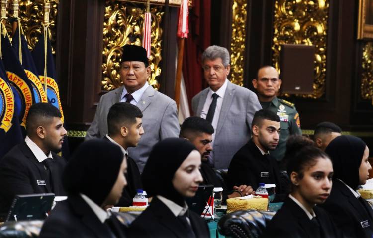 Menhan Prabowo Terima 22 Mahasiswa Palestina yang akan Kuliah dengan Beasiswa di Unhan RI