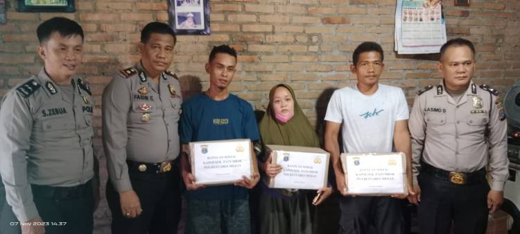 Kapolsek Polsek Patumbak Serahkan Bantuan Kapolreatabes Kepada Korban Tawuran