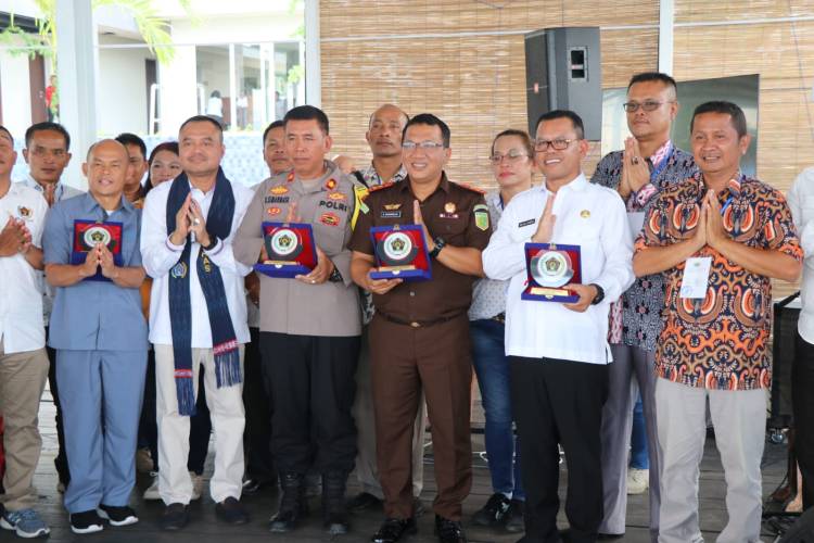 Wartawan Ikuti UKW Angkatan 63 PWI Bona Pasogit di Kabupaten Toba