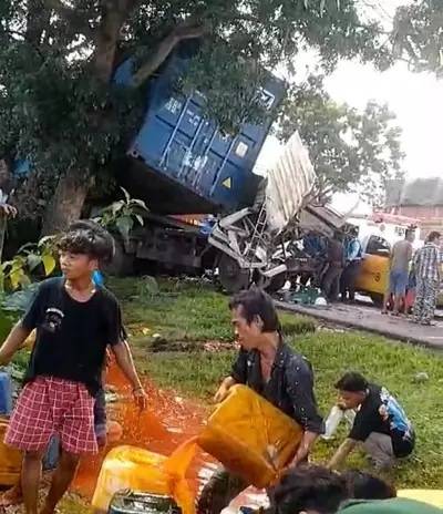 Tangki CPO Kontra Kontainer di Belmera, Warga Panen Minyak Makan