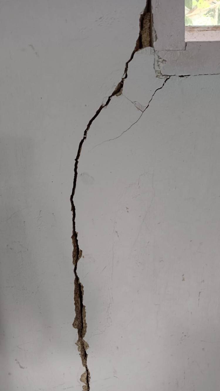 Temuan MATA Yanlik, Gedung Sekolah yang Dibangun Kementrian PUPR Retak-retak