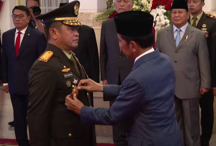 Panglima TNI Jenderal TNI Agus Subiyanto Menjadi Saksi Pelantikan Kasad