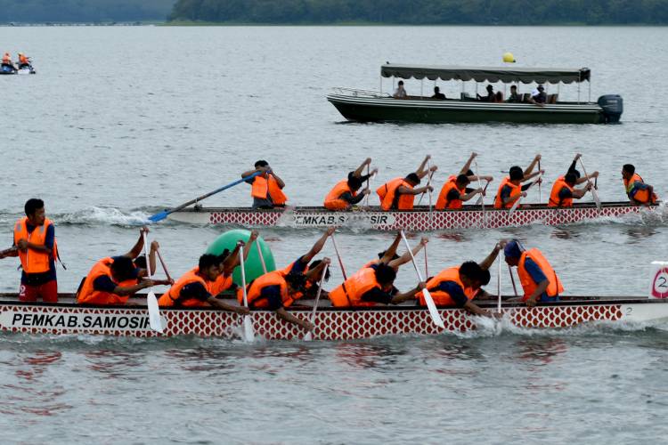 Lomba Solu Bolon Turut Meriahkan Aquabike 2024 di Danau Toba, Berhasil Pukau Para Rider dan Wisatawan