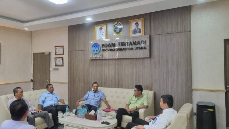 PDAM Tirtanadi Sumut Berikan Fasilitas Air Minum di SMAN 2 Medan di  Hari Guru Nasional