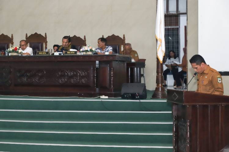Pjs Walikota Sampaikan Nota Jawaban PU Fraksi DPRD Terhadap Ranperda APBD TA 2025