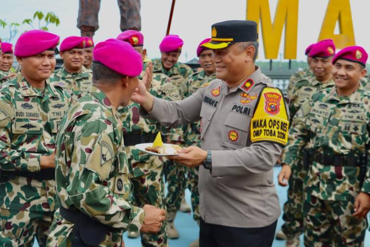Polres Pelabuhan Belawan Berikan Kejutan HUT ke-79 Korps Marinir di Mako Yonmarhanlan I