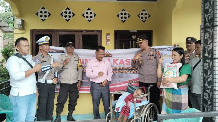 Kapolsek Tanah Jawa Laksanakan Minggu Kasih: Wujud Peduli Polri Berantas Perjudian dan Bantu Warga