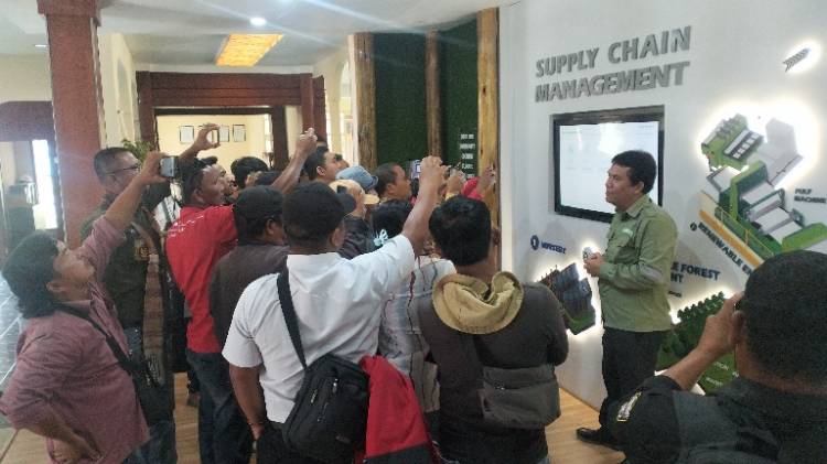 Puluhan Awak Media Kunjungi TPL
