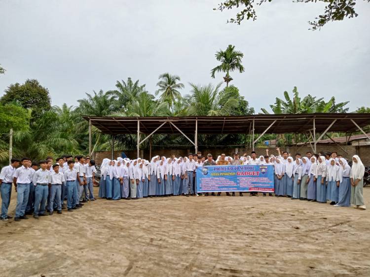 Bhabinkamtibmas Polsek Bosar Maligas Sampaikan Pesan Kamtibmas di Madrasah Aliyah Swasta Parlakitangan
