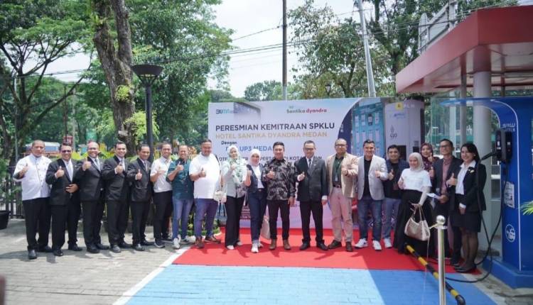 PLN UID Sumatera Utara Resmikan SPKLU Kemitraan di Hotel Santika Dyandra Medan