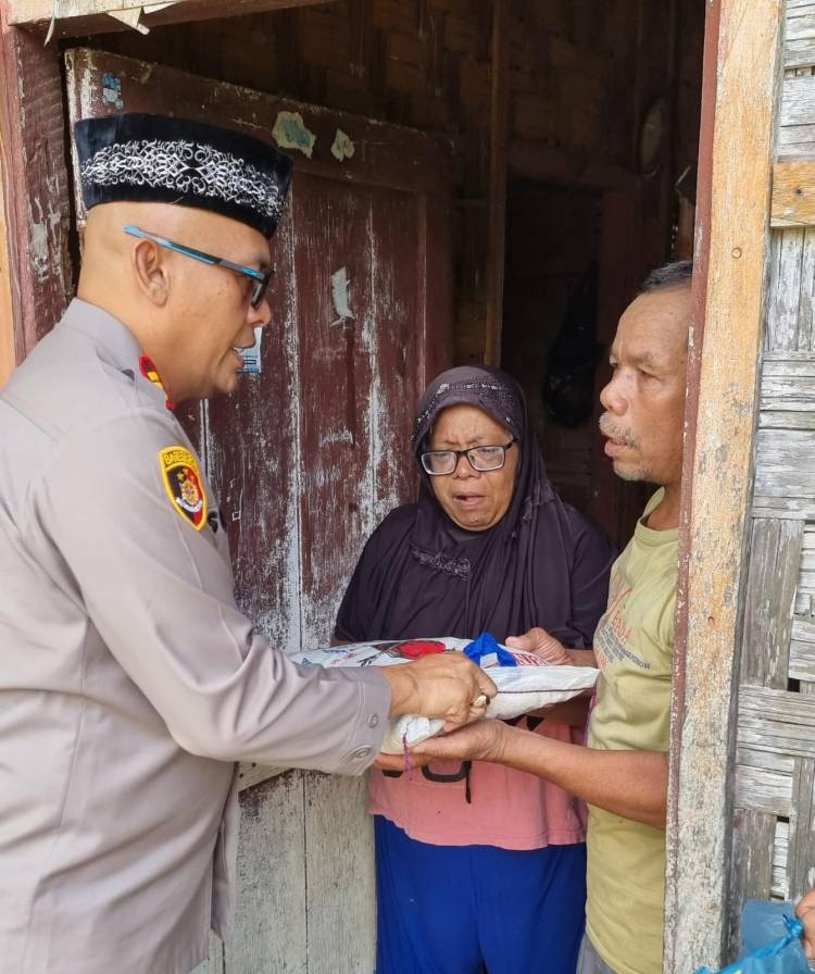 Polsek Perdagangan Laksanakan Jumat Barokah, Berikan Sembako pada Lansia di Kabupaten Bandar