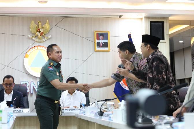 Panglima TNI Hadiri Video Conference Bersama Presiden RI terkait Penanggulangan Bencana di NTT