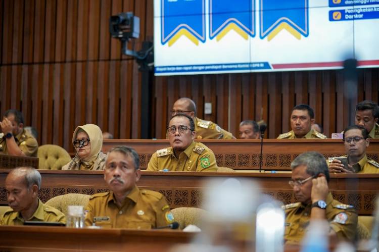 Plt Wali Kota Hadiri Raker & RDP Persiapan Pilkada Serentak 2024