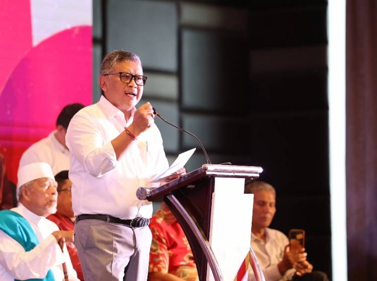 Kontraskan Inang Parengge-rengge dan Gaya Hidup Keluarga Jokowi, Okky Madasari: Tak Berempati