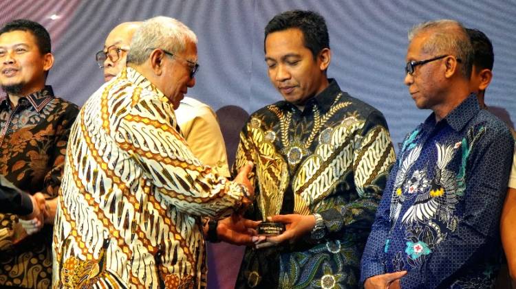Pj Bupati Langkat Faisal Hasrimy Raih Penghargaan "Sahabat Pers Award 2024.