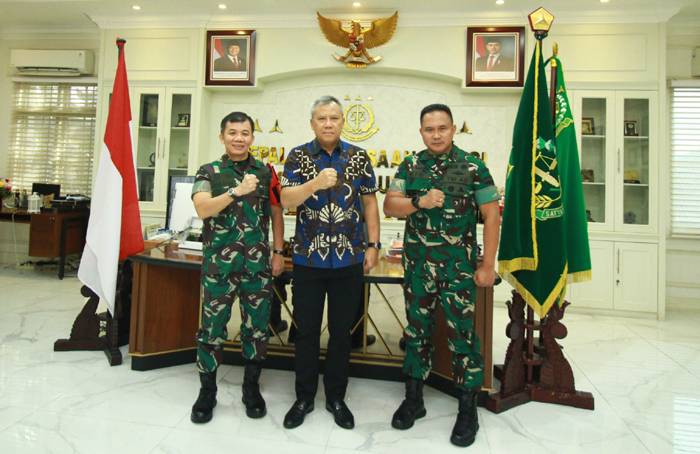 Kajati Sumut Idianto Terima Kunjungan Silaturahmi Pejabat Baru dan Pejabat Lama  Pangdam I/BB