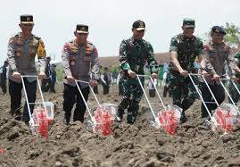 Panglima TNI dan Kapolri Hadiri Peluncuran Gugus Tugas Ketahanan Pangan Polri di Jawa Timur