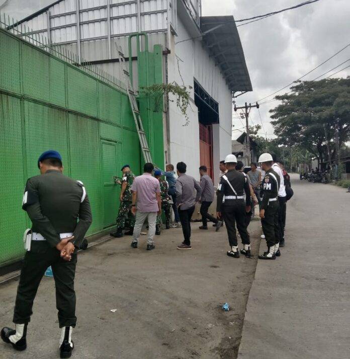 Gudang Tempat Penimbunan BBM Solar Ilegal  di Grebek