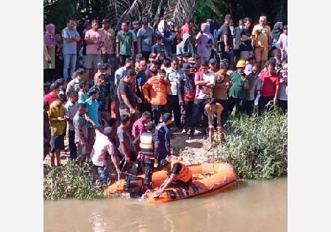 Tiga Hari Hanyut Di Aekkundur, Jasad Robi Sugianto - Pengemudi Mobil Tanki CPO Akhirnya Ditemukan