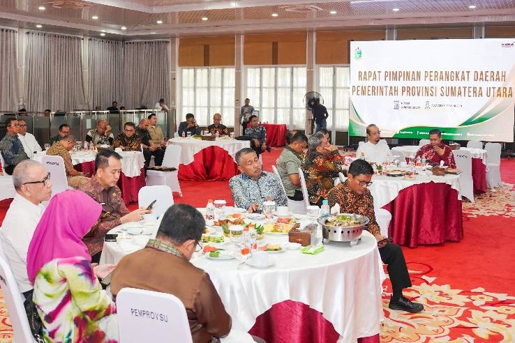 Penugasan Berakhir,  Pj Gubernur Fatoni Beri Penghargaan kepada Plt, Pj dan Pjs Bupati/Walikota Se-Sumut