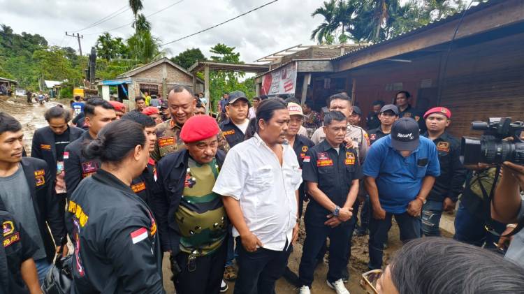 Tebar Ratusan Paket Sembako Dan Bantu Perbaiki Rumah Warga Terdampak Bencana Alam Sibolangit