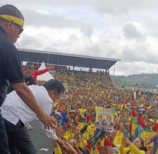 Puluhan Ribu Massa Penuhi Lapangan Simangaronsang Kampanya Akbar Birma-Erwin