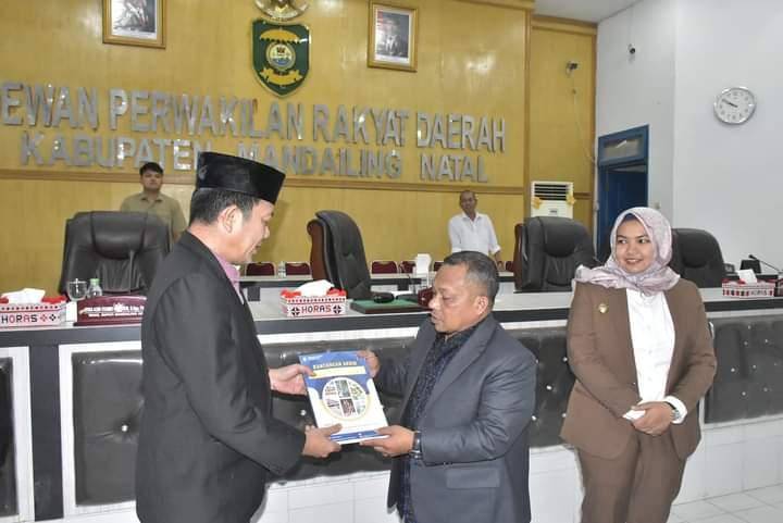 Wabup Madina Sampaikan Nota Jawaban Atas Pandangan Umum Fraksi DPRD