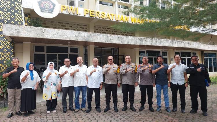 Silaturahmi ke PWI Sumut, Kapolrestabes Medan : Mari Bersama Kita Jaga Kondusifitas