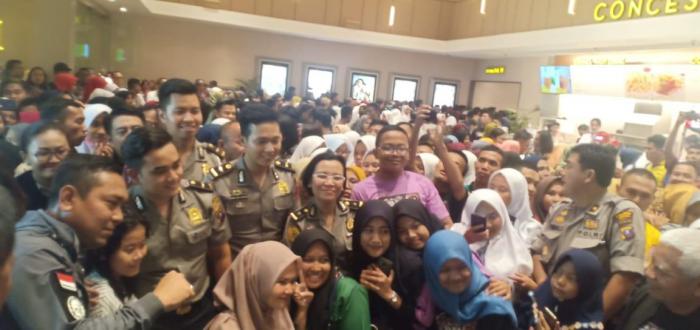 Ribuan Warga Padati Acara Jumpa Fans Pemain Film Sang Prawira Di Kota Kisaran 