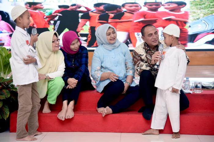 Berakhir Pekan, Gubernur Edy Habiskan Waktu  dengan Anak Marginal dan Panti Asuhan
