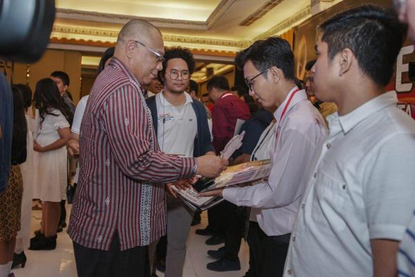 Serahkan Hadiah Pemenang Pesparawi 2019, Akhyar : Medan Rumah Bagi Siapa Saja