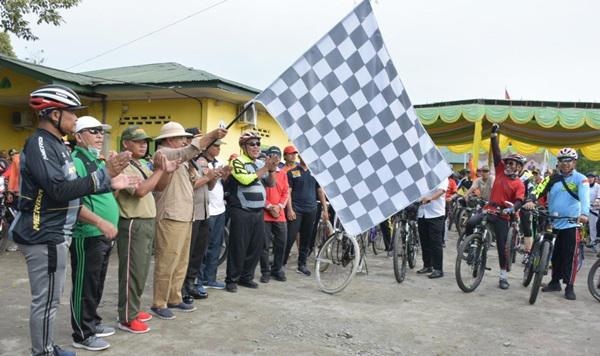 Bupati dan Jajaran Dinas Pendidikan Sergai Meriahkan Sepeda Santai HUT PGRI