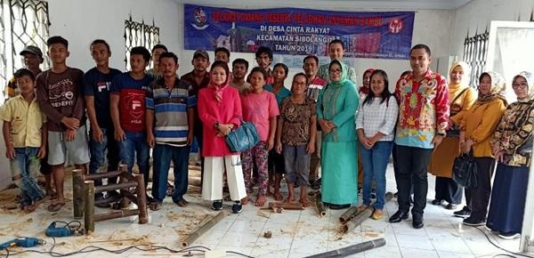 Ketua TP PKK Deliserdang Motivasi Peserta Pelatihan Kerajinan Bambu di Sibolangit
