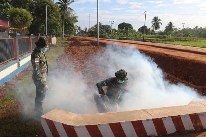 Satgas Yonif 411 Kostrad dan KKP Merauke Lakukan Fogging di Kampung Sota Perbatasan RI-PNG