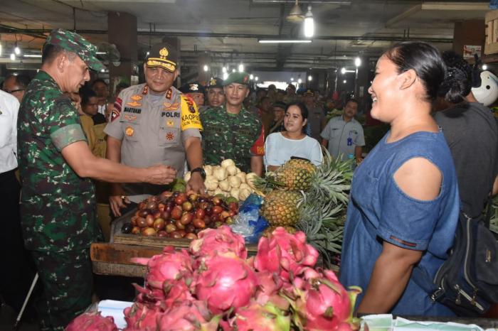 Sidak Pasar Jelang Nataru, Pangdam I/BB dan FKPD Sumut Cek Harga Sembako 