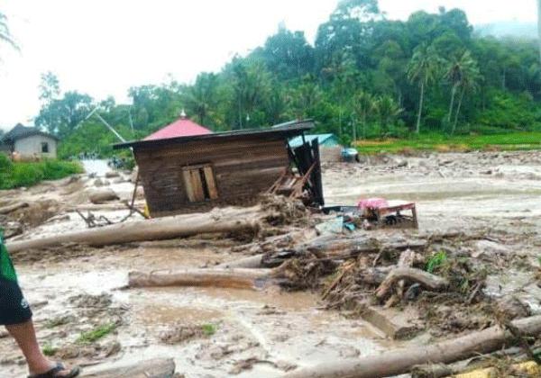 Pasca Banjir Bandang, Warga Terpaksa Manfaatkan Air Hujan Kebutuhan Minum